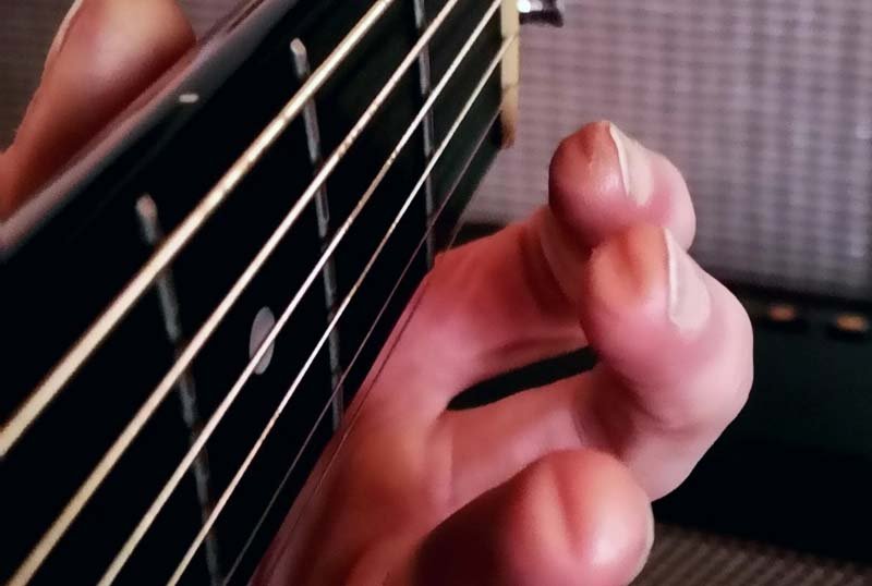 Should my fingers hurt when I’m playing guitar? (4 reasons and why it’s worth it)