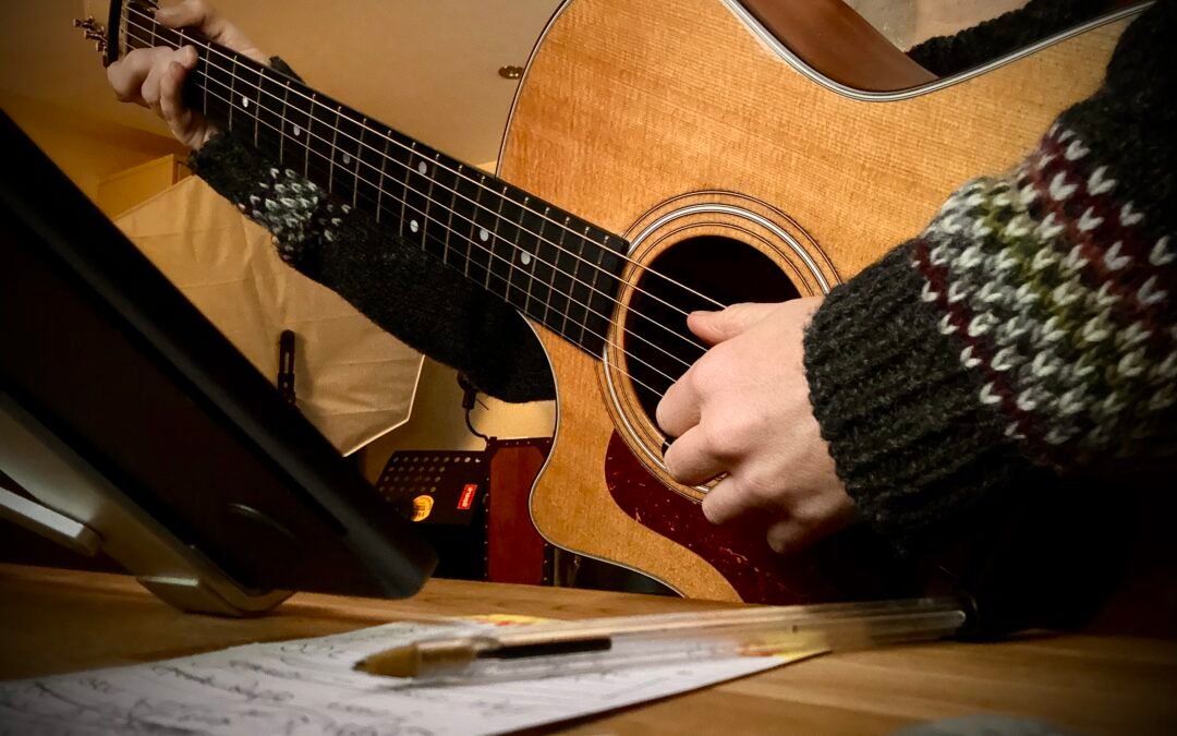 Asynchronous Guitar Coaching — Flexible Support, Real Progress